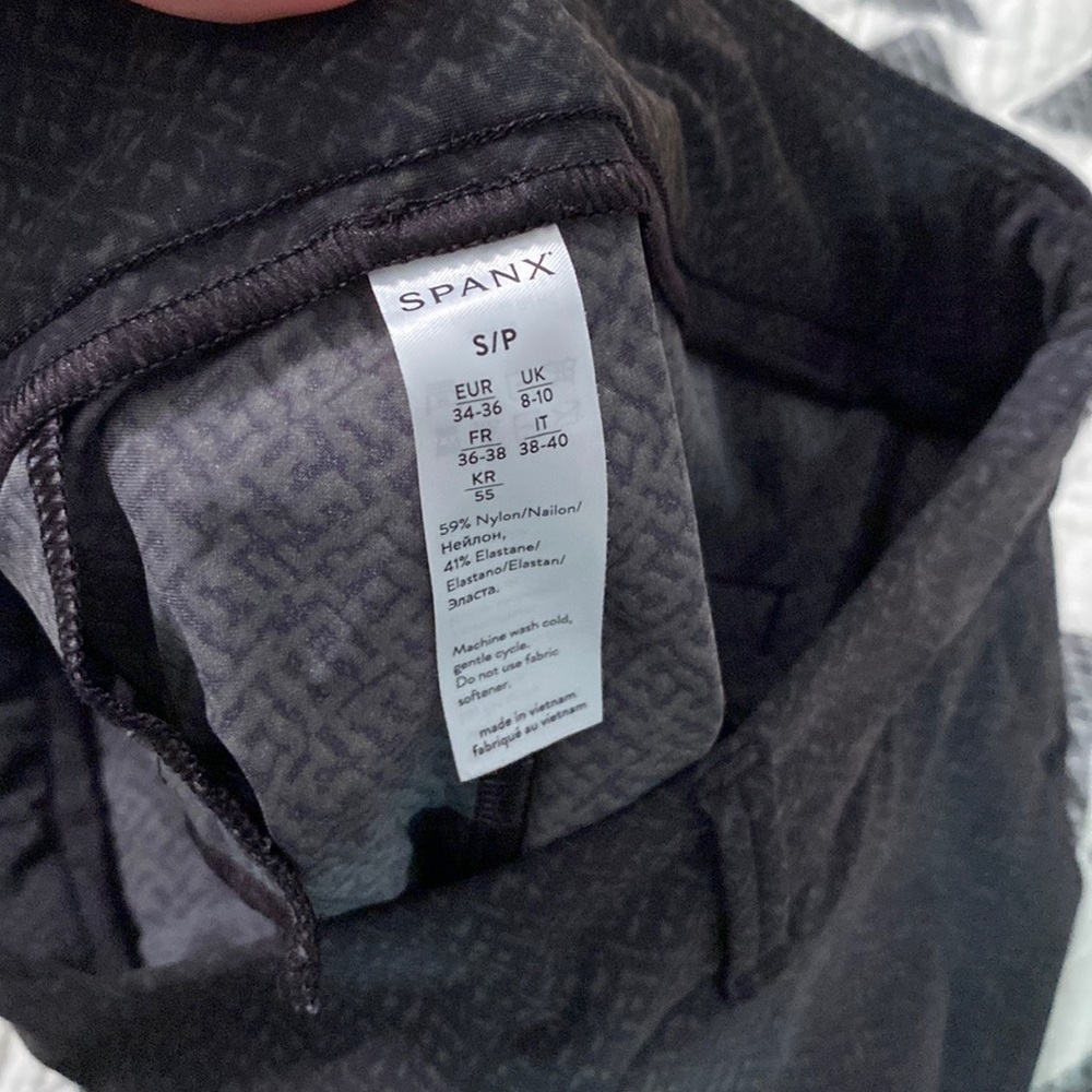 Worn once spanx shorts size small